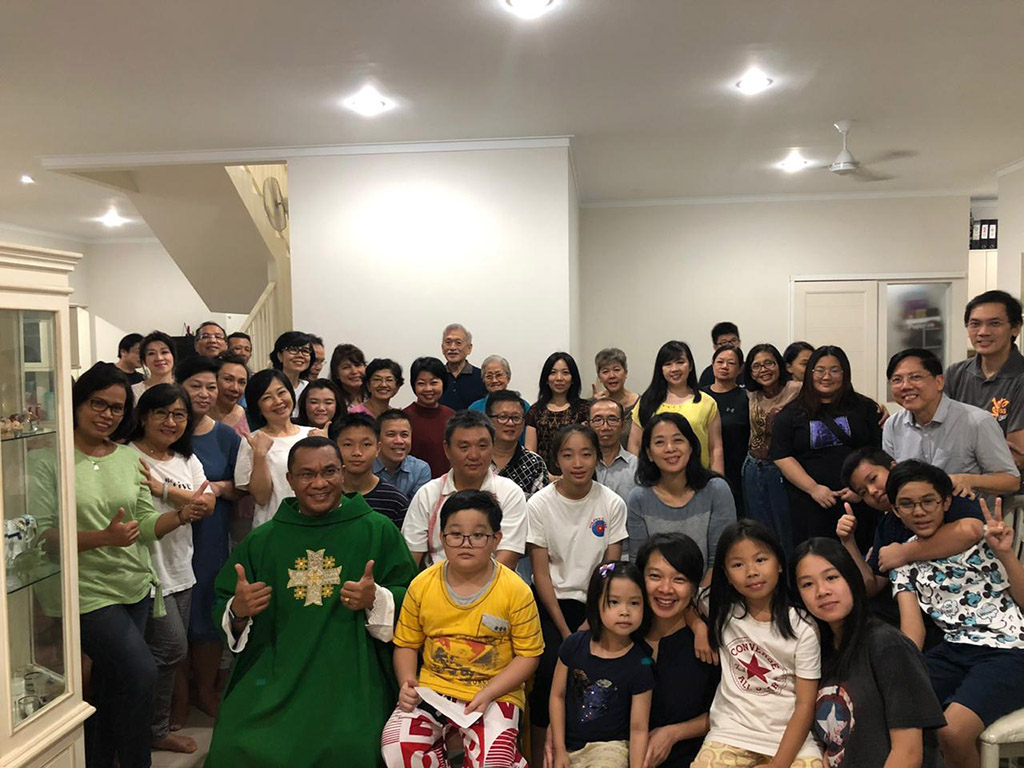 Kunjungan Pastor Tinus OSC ke Lingkungan Giri Loka 2 Santo Gregorius Agung Selasa 26 November 2019